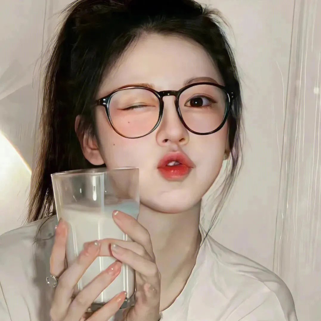 哈莉·奎茵第三季封面